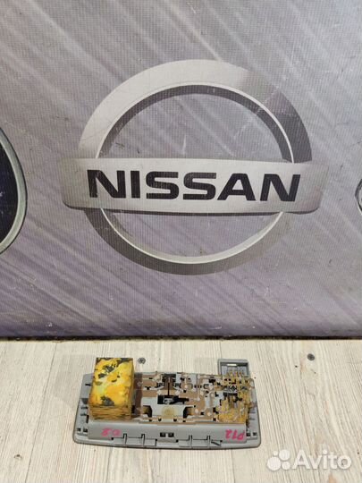Плафон Подсветка фонарь салона Nissan primera P12