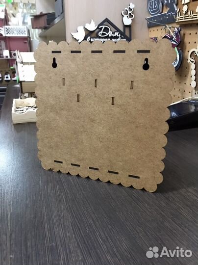 Ключница резная