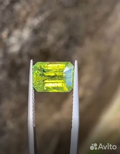 Уникальный неоновый желто-зеленый циркон 8ct