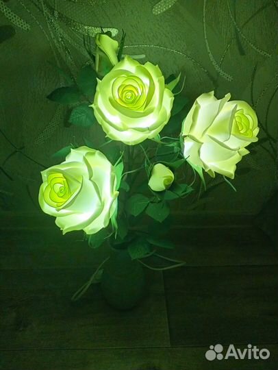 Светильник из изолона, ростовые цветы, роза