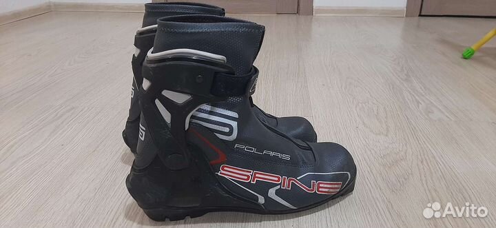 Лыжные ботинки