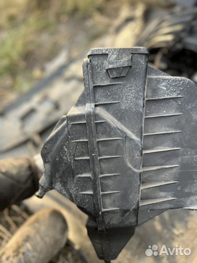 Корпус воздушного фильтра Nissan Tiida C11 европа