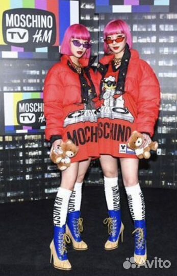 Красный подиумный пуховик Moschino M