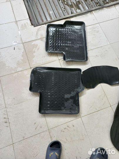 Автомобильные коврики резиновые