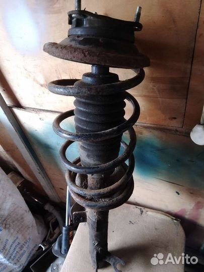 Стойка передняя левая на ford focus 1