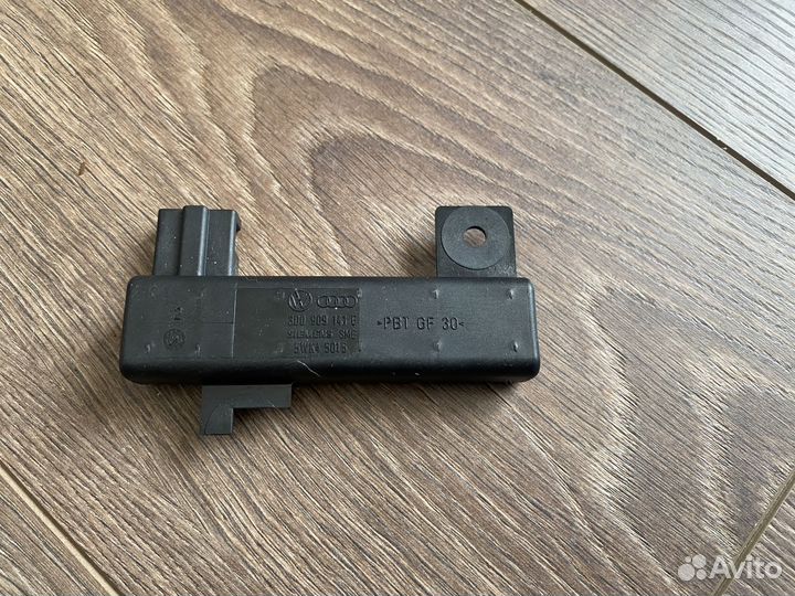 Антенна Audi A8 D3 2008г