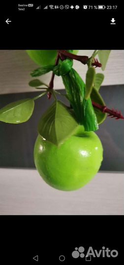 Муляжи яблок и клубники