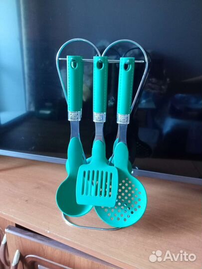 Набор кухонных принадлежностей на подставке
