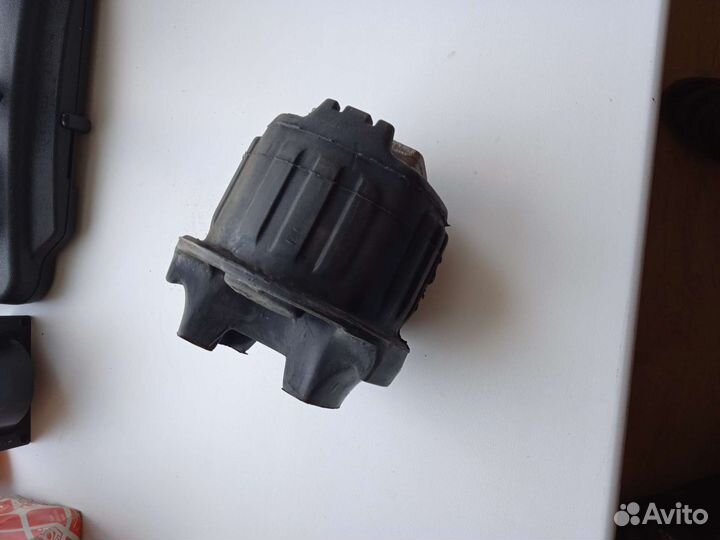 Сайлентблок задней балки Mercedes W211 2303510242