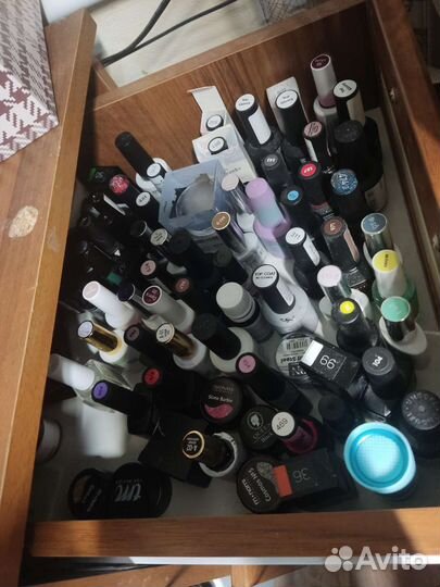 Продаю материалы и оборудование для ногтей