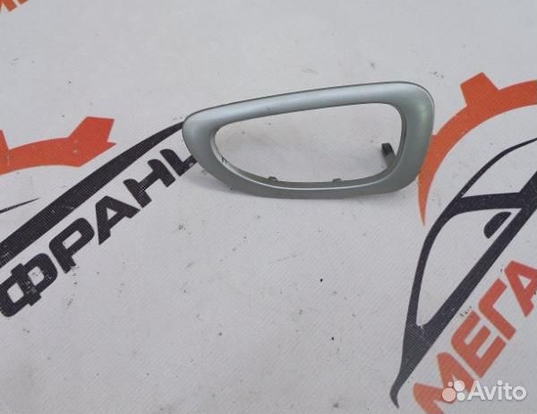 Накладка внутренней ручки двери левая Peugeot 307