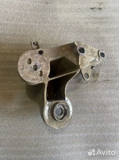 Кронштейн опоры двигателя правый Ауди А6 С6 4F