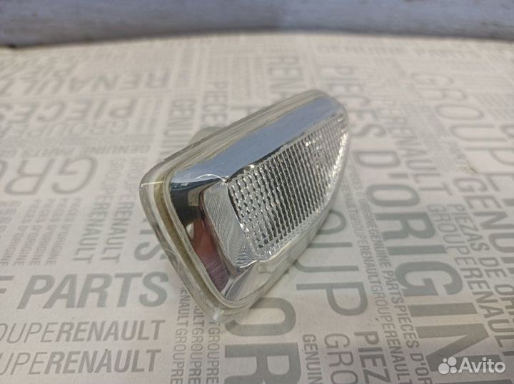 Повторитель поворота передний правый Renault