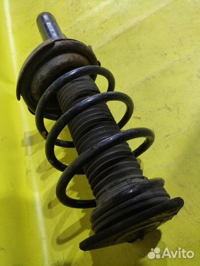 Мазда 3 BK Правый передний амортизатор стойка б/у