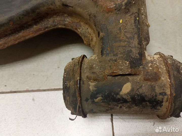 Рычаг передний правый нижний A1403307107