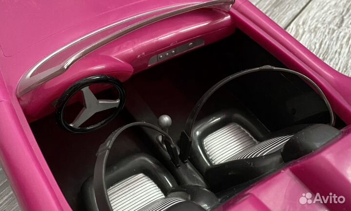 Игрушечный автомобиль