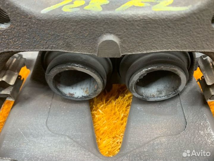 Суппорт передний левый Mercedes-Benz Glk-Class