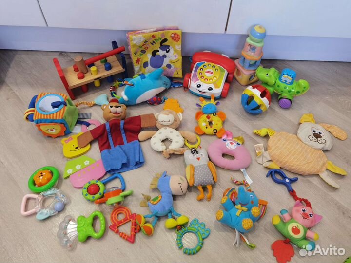 Фирменные развивающие игрушки подвески пакетом