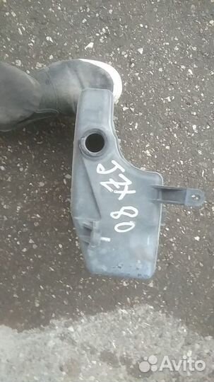 Бачок стеклоомывателя на toyota mark II GX80, GX81