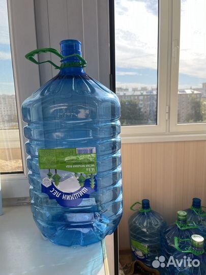 Бутылка из под воды чистая объемом 5л и 18,9л