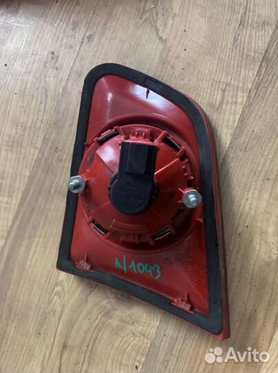 Фонари в крышку багажника Vw Passat B6 ун