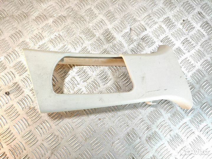 Обшивка стойки правая Skoda Octavia 2004 2013