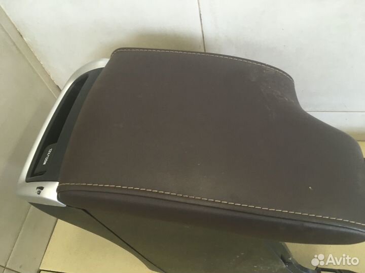 Подлокотник Fortuner 2015