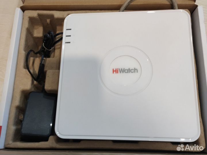 HiWatch DS-N204P(C) 4-х канальный IP-регистратор