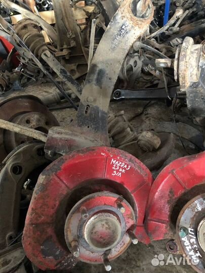 Кулак задний правый левый Mazda 3 bk Мазда3