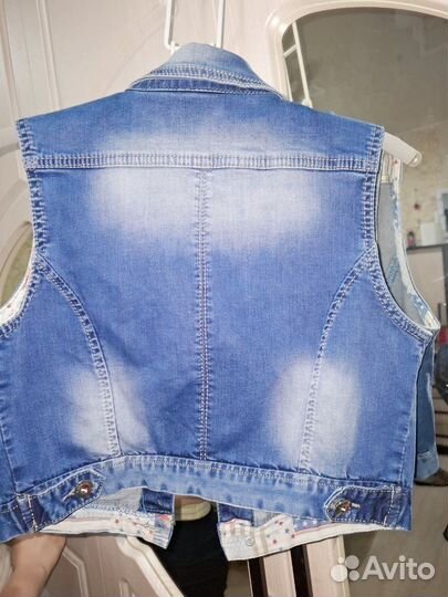 Джинсовая жилетка женская