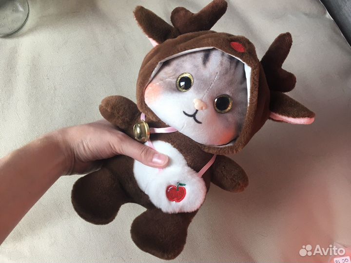 Котик в костюме оленя