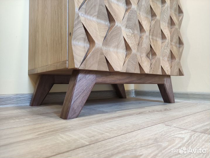Большая тумбочка из массива дуба