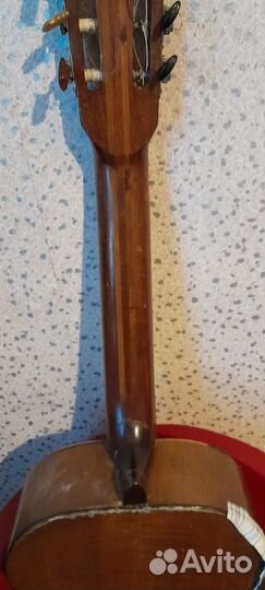 Старая мастеровая гитара