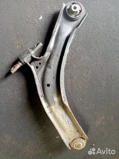 Рычаг подвески передний правый Nissan X-Trail 2009