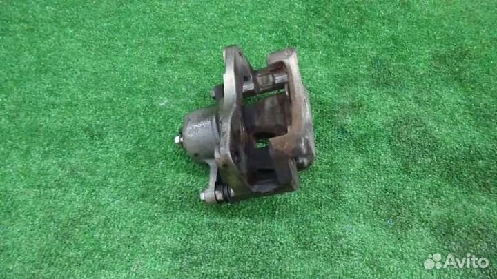 Суппорт передний правый Toyota Vitz KSP130 1KR-FE