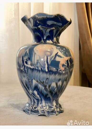 Ваза фарфоровая голубая