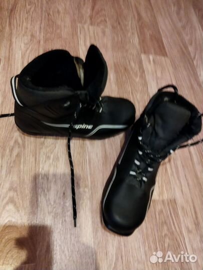 Лыжные ботинки