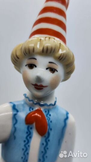 Статуэтка фарфор