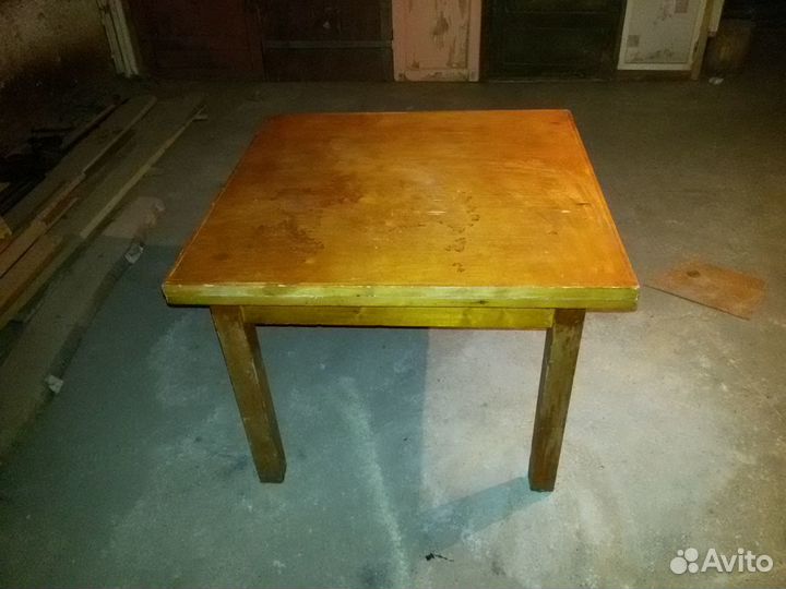 Крепкий раскладной советский стол