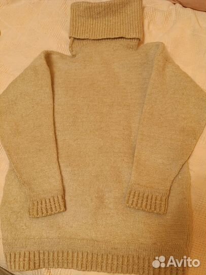 Свитер шерстяной женский