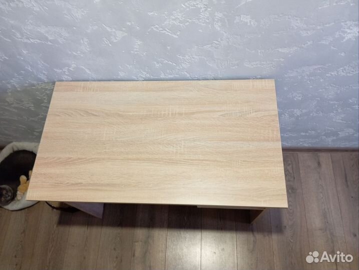 Письменный компьютерный стол