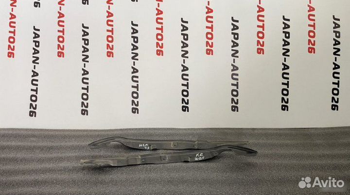 Уплотнение дверей переднее Mercedes-Benz E-Класс