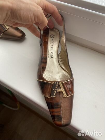 Продам туфли Accademia