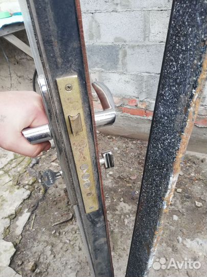 Дверь входная металлическая левая бу