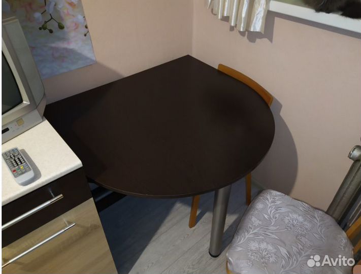 Стол книжка новый