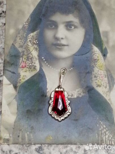 Кулон 1965 г. Читайте описание