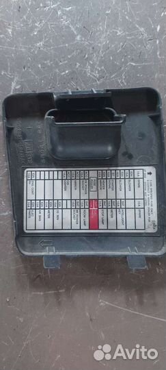 Крышка блока предохранителей Nissan Murano