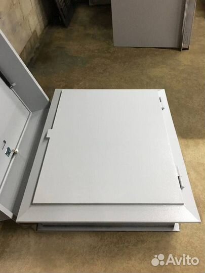 Металлический кровельный люк