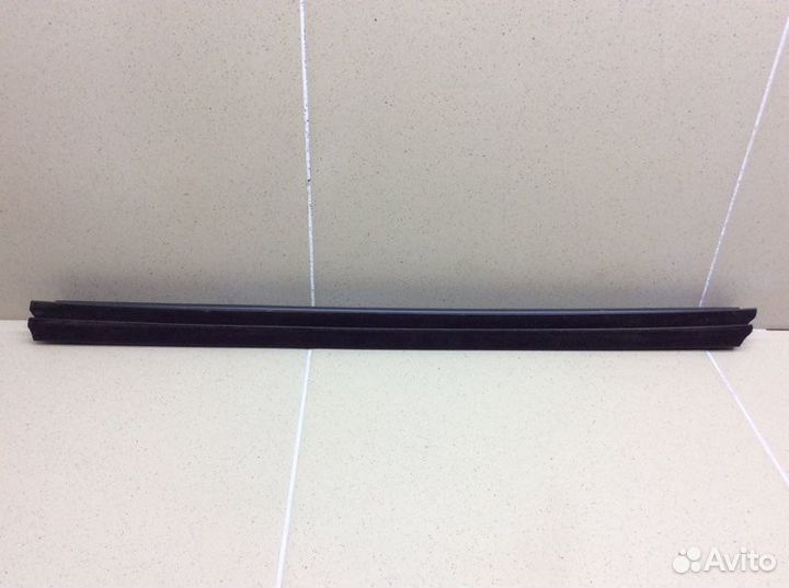 Накладка стекла задняя левая Renault Megane 3