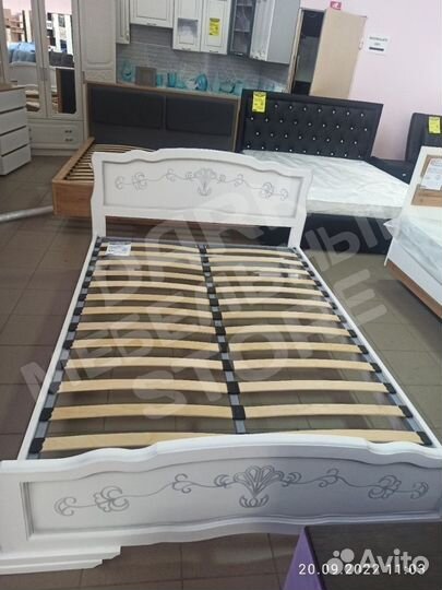 Кровать массив